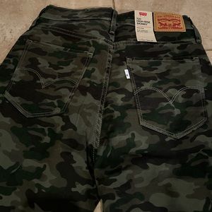 NWT Levi’s women’s 721 high rise, skinny fit, jeans, camo print green 30x28